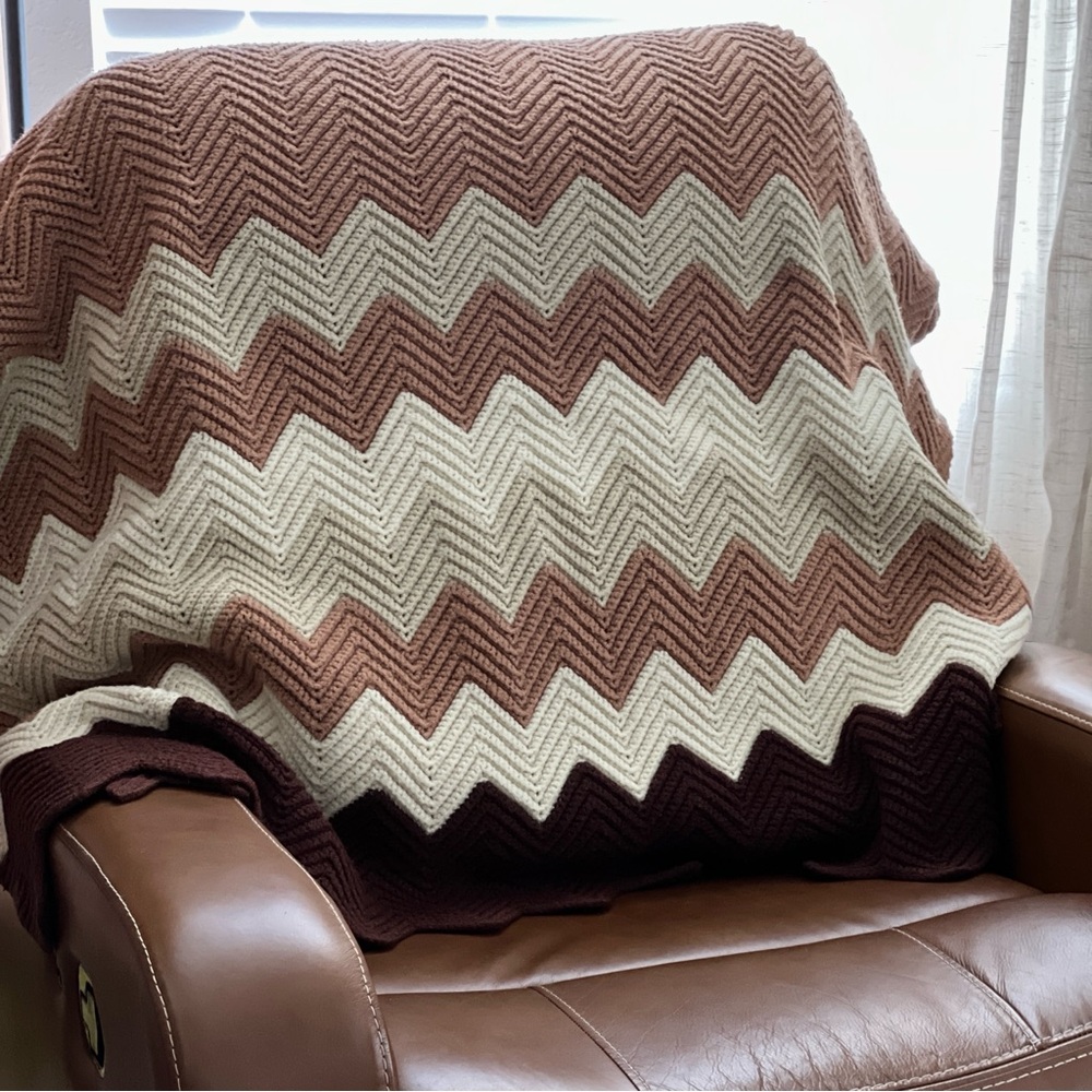 Vintage Hand Knit Afghan Blanket Handmade Chevron Pattern Browns Tans Cream - Picture 2 of 5
